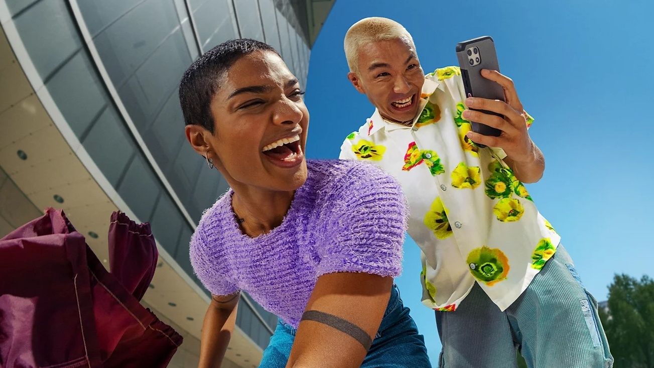 Two people looking at a T-Mobile phone