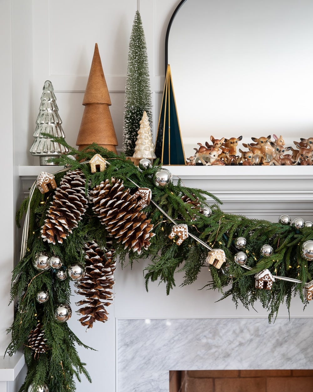 gingerbread house garland christmas decoration ideas