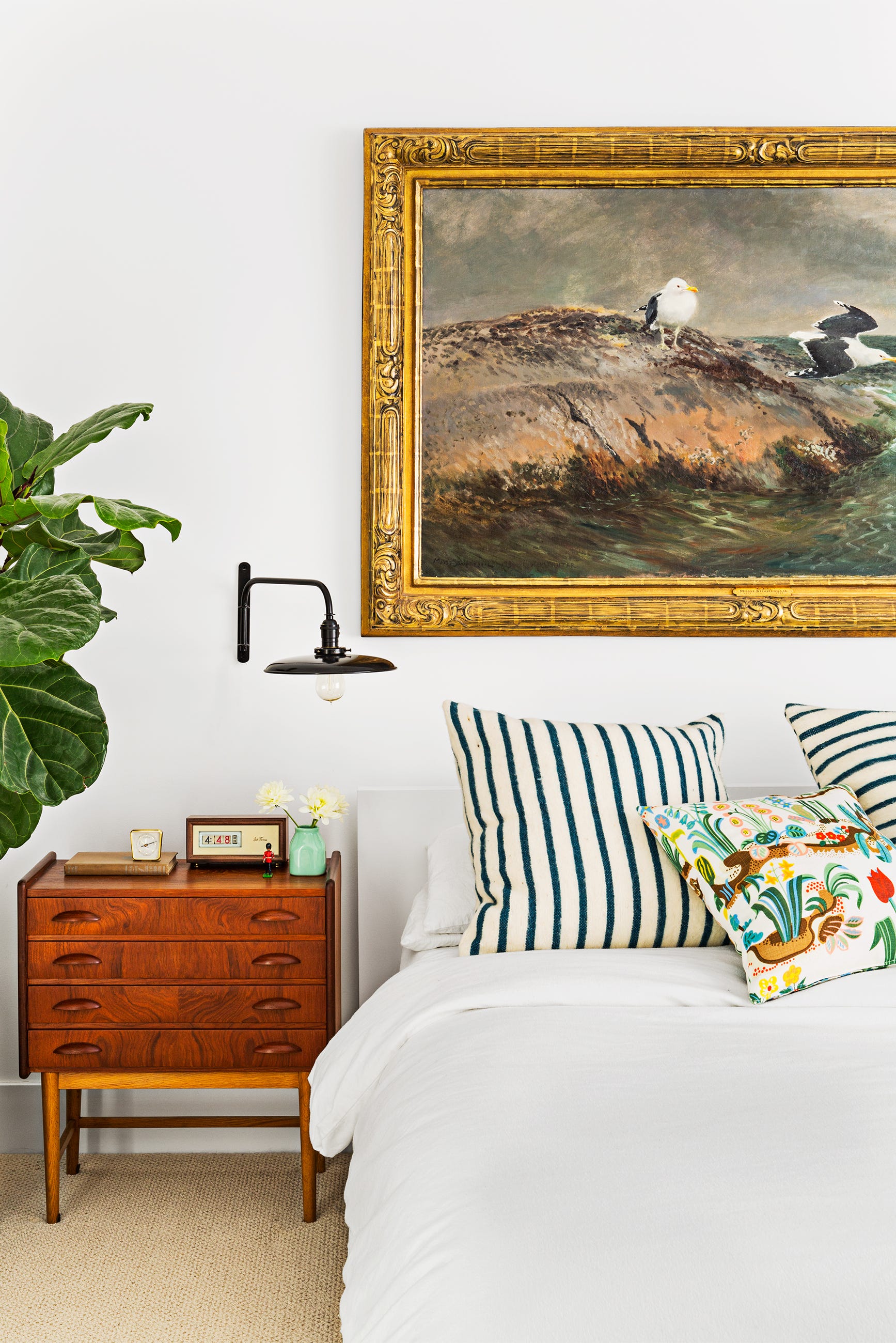 bedroom with throw pillows