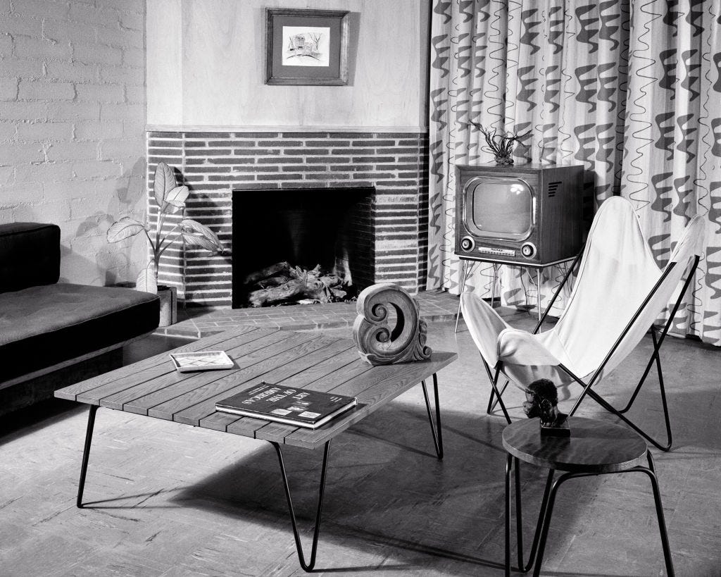 kamore ea ho phomola ea sejoale-joale e nang le setulo sa serurubele