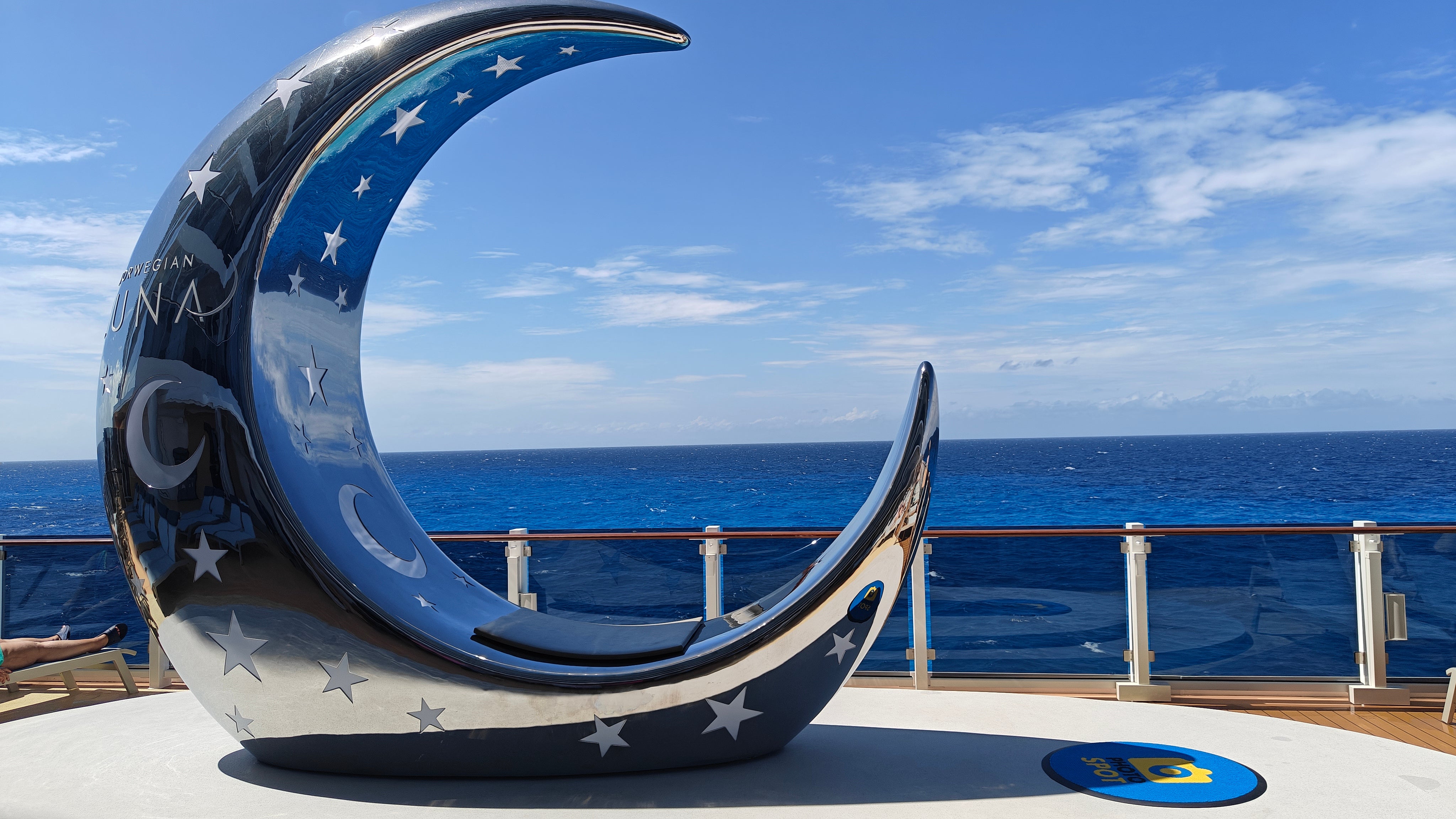 The crescent sculpture on Norwegian Luna's Ocean Boulevard provides the perfect selfie spot.