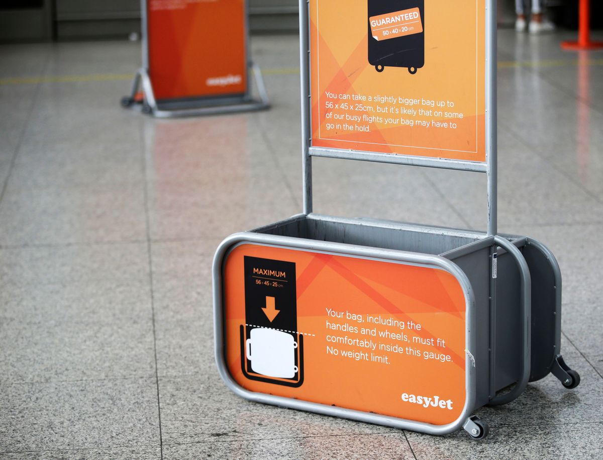 EasyJet hand luggage dimension gauge stand