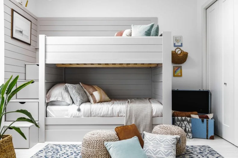 A soothing Sea-Toned bedroom A soothing Sea-Toned bedroom