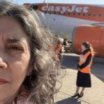 The picture shows Eliana in this selfie. He looks angry in front of the Easyjet plane